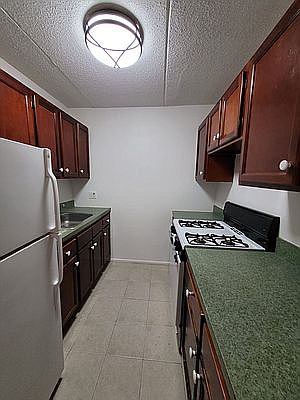 4th image of 428 E 159th St #2