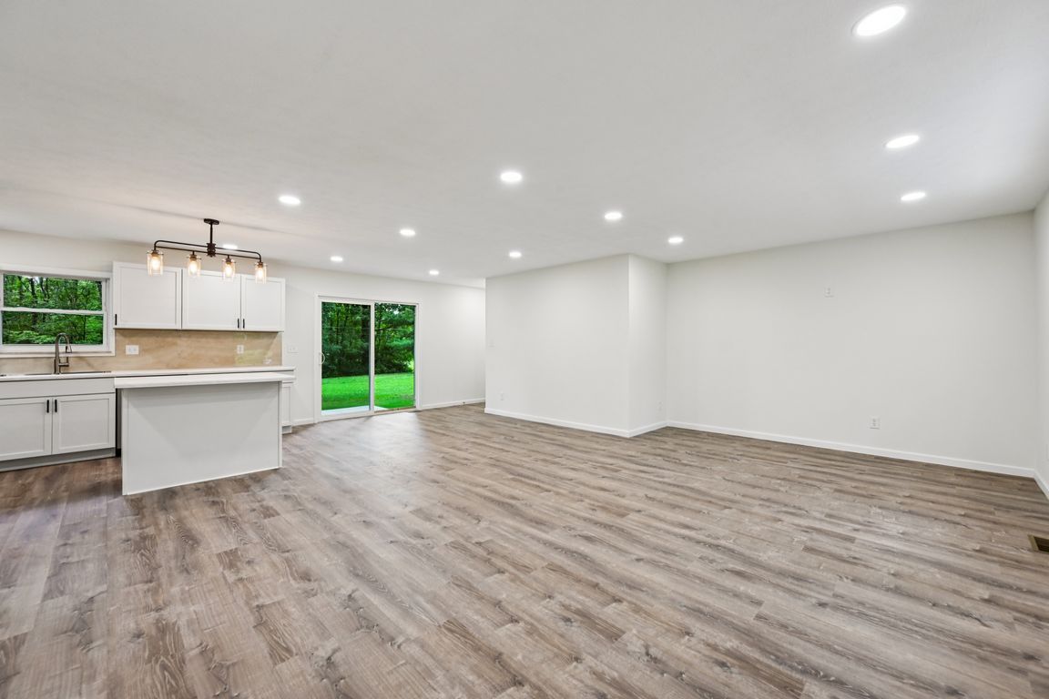 Roesta Ln-S0108-005.jpg