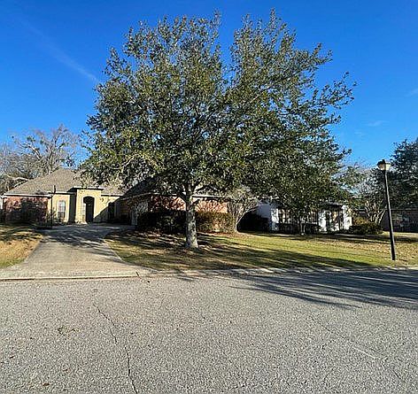 1st image of 12388 Oak Alley Dr