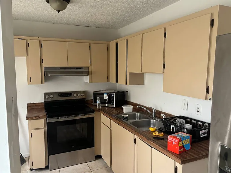 11918 Alafaya Woods Ct — Photo 2