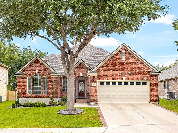 3rd image of 1009 Oak Ridge