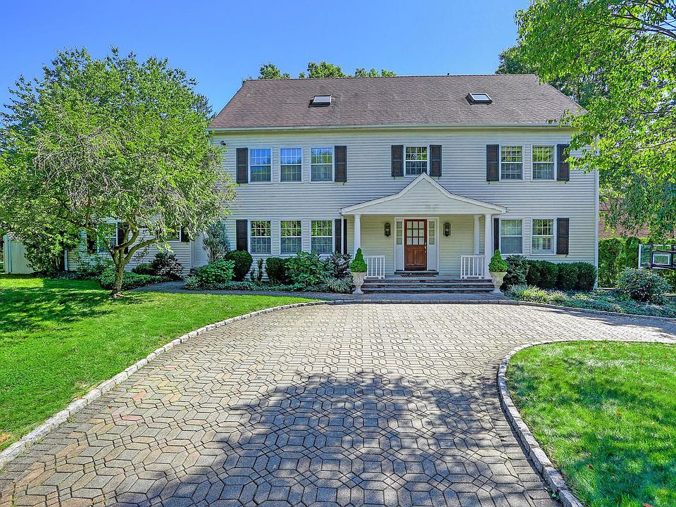 11 Palmer Ln Riverside CT-large-001-16-036-1496x1000-72dpi.jpg