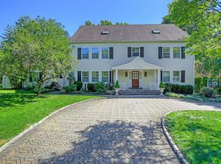 11 Palmer Ln, Riverside, CT 06878
