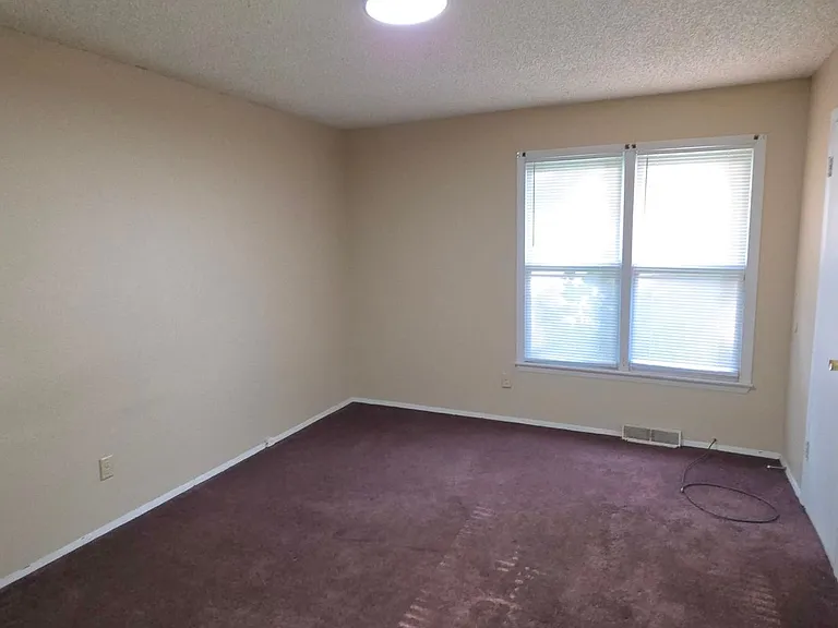 2542 S Regina Ave — Photo 9