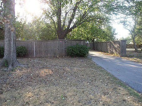 2nd image of 242 W Live Oak St