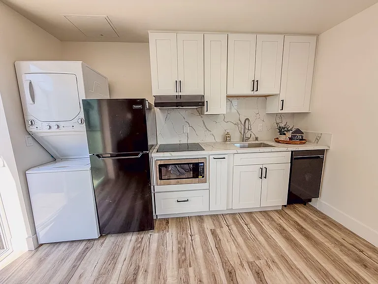 2519 Columbia Street — Photo 22