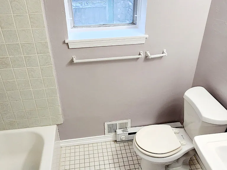 725 W Huntingdon St — Photo 6