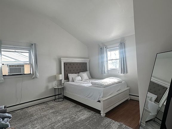 5th image of 118 Markowitz St
