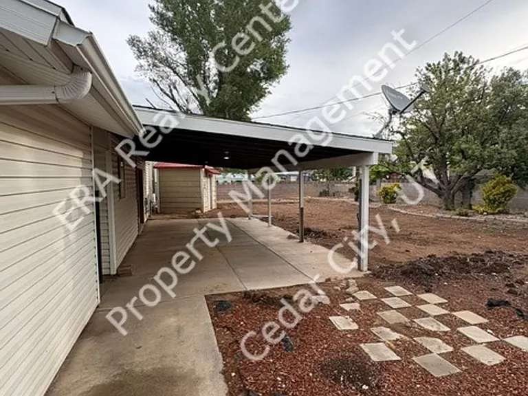 563 S 940 W — Photo 22