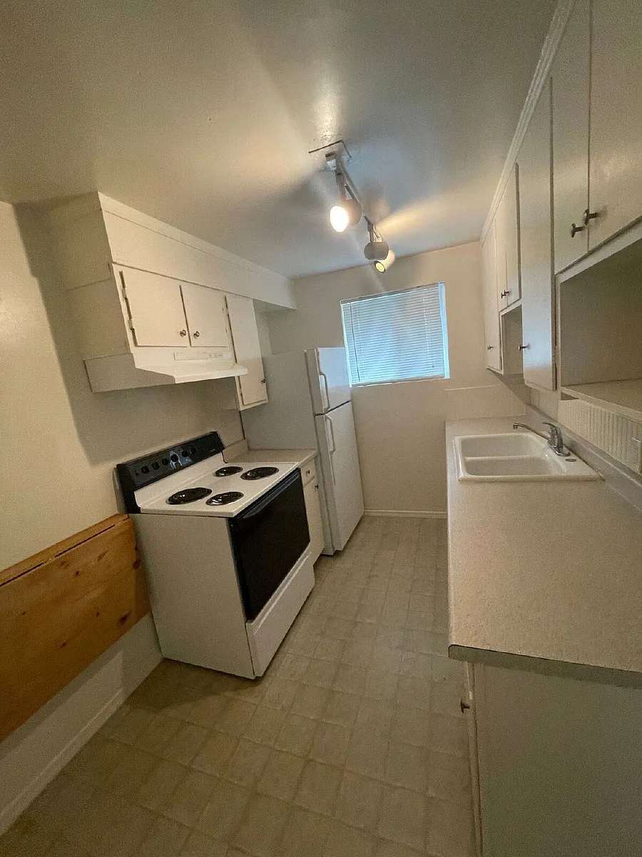 Building Photo - 1911 Kincaid St #4