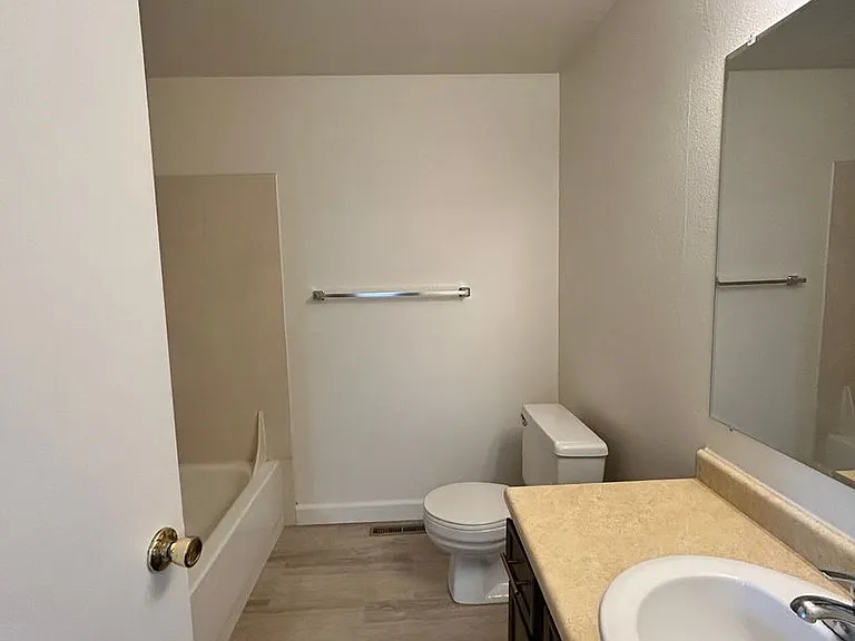846 Homedale Rd — Photo 24
