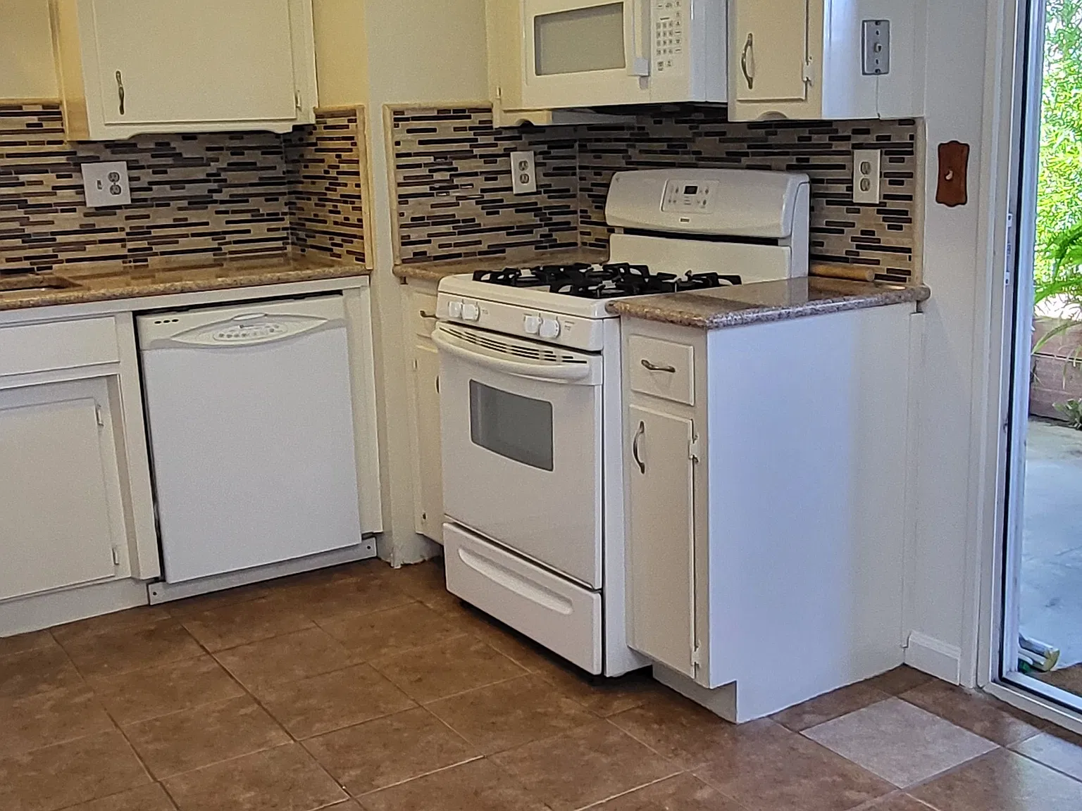 2 bed, 1.5 bath, 750 sqft, $2,450 — Photo 4
