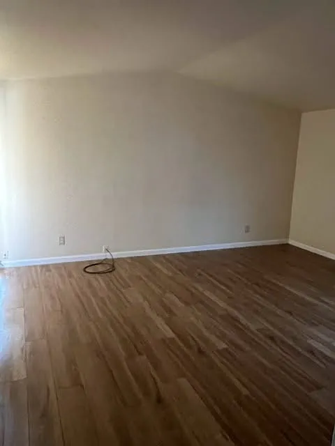 3 bed, 1100 sqft, $2,325 — Photo 3