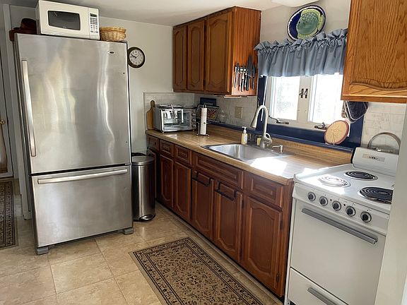 5th image of 17 Wolcott Ave