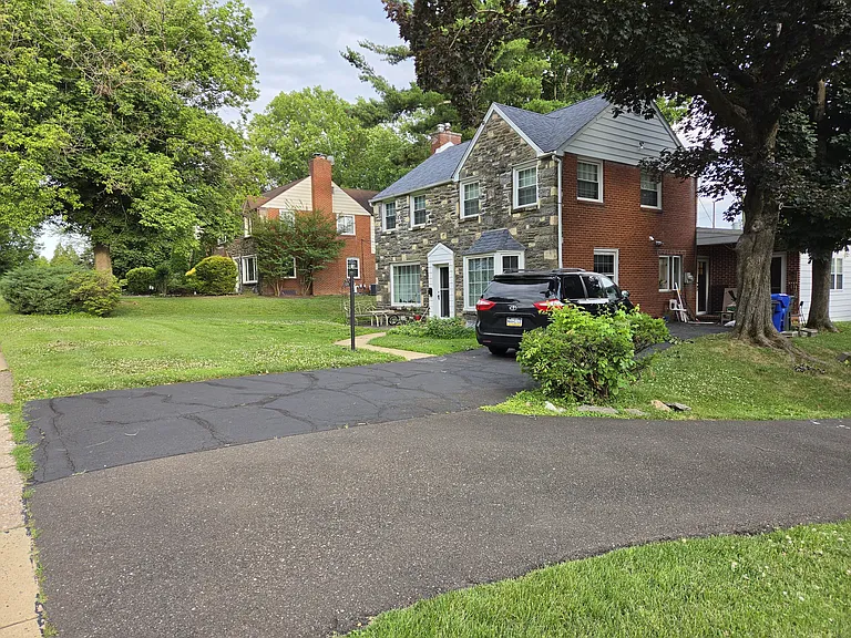 124 Kingston Rd — Photo 26