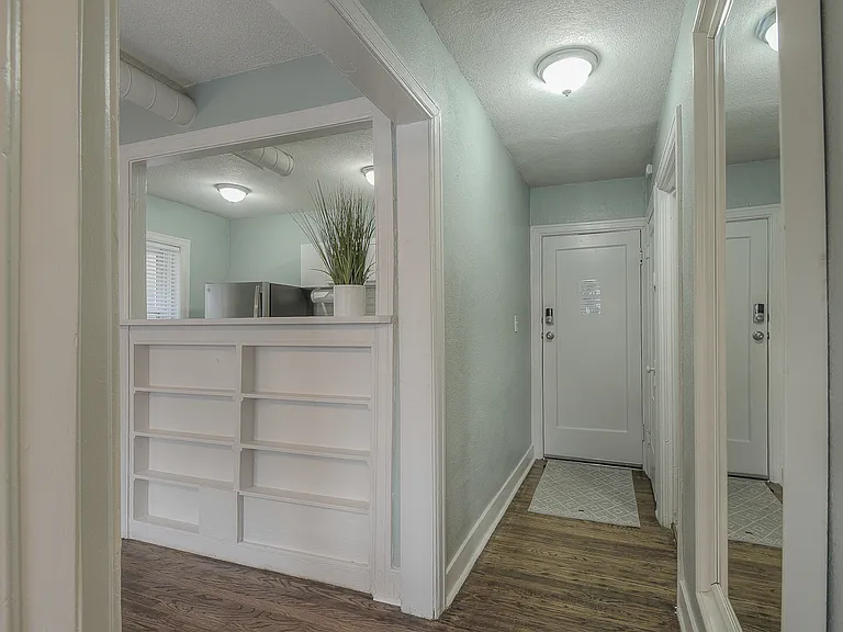 720 & 722 W 37th St — Photo 13