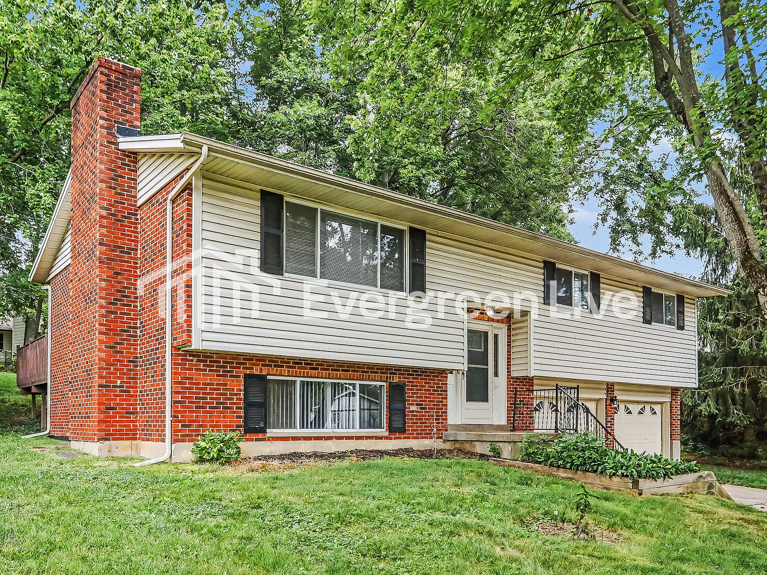 3 bed, 2.0 bath, 1999 sqft, $2,395 — Photo 2
