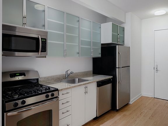 3rd image of 37 Wall St APT 19F