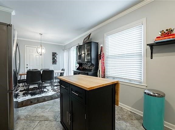 5th image of 9219 W 100th St