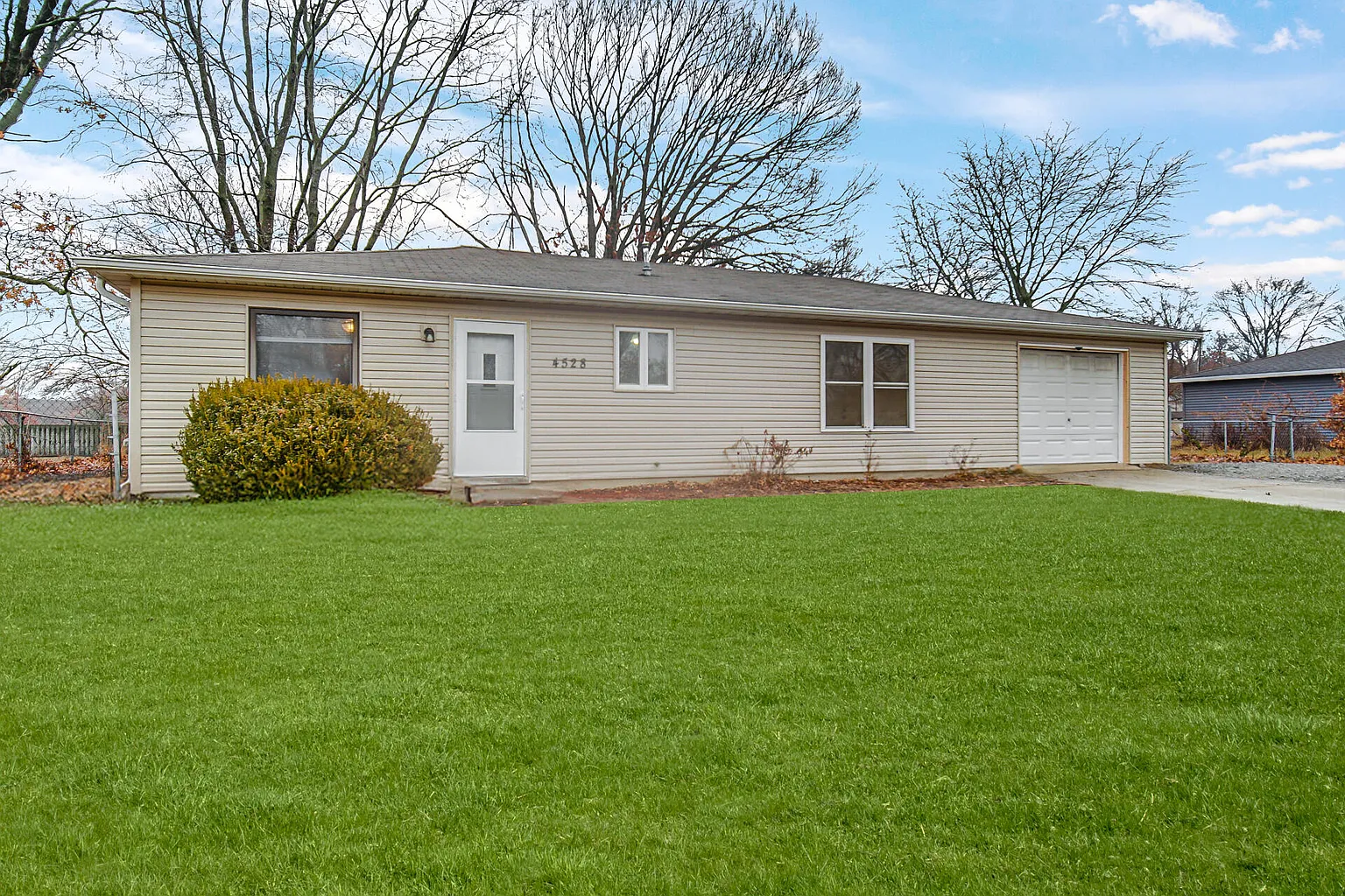 4528 E 1047 N photo 1