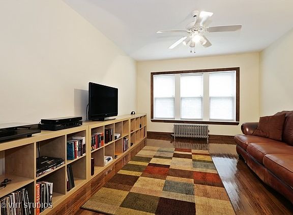 3rd image of 1903 W Lunt Ave #1W