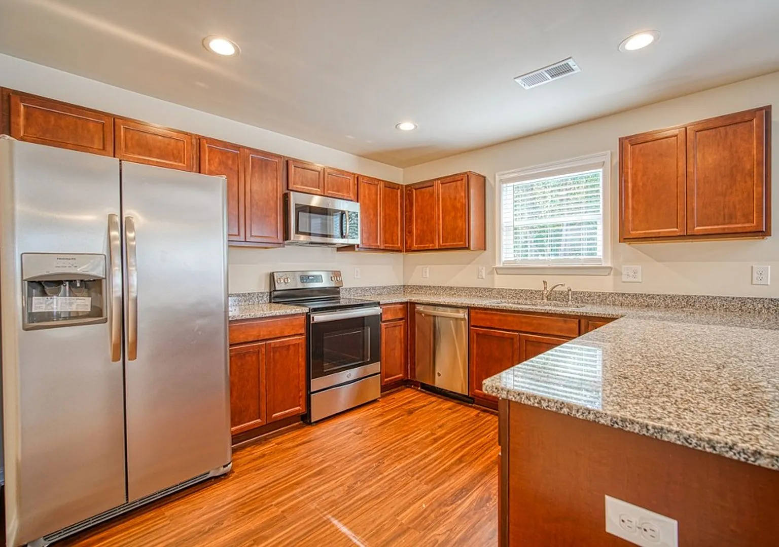 4 BR, 2.5 BA, 2 Car Garage, Boiling Springs School District 2 — Photo 1