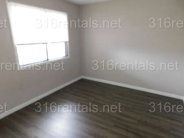 Broadview Apartments — Photo 11