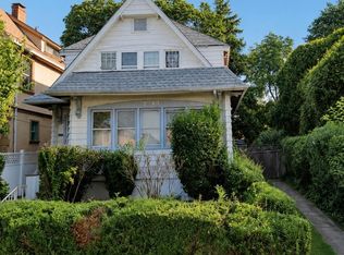 27-43 Humphrey St, East Elmhurst, NY 11369