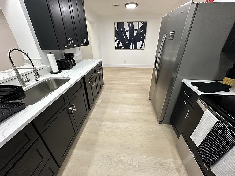 Cadillac Dr — Photo 9