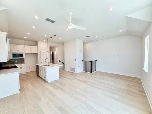 200 W 56th St #8101, Austin, TX 78751