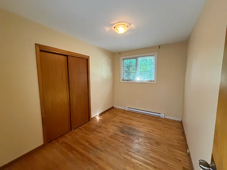 221 Montgomery St — Photo 7