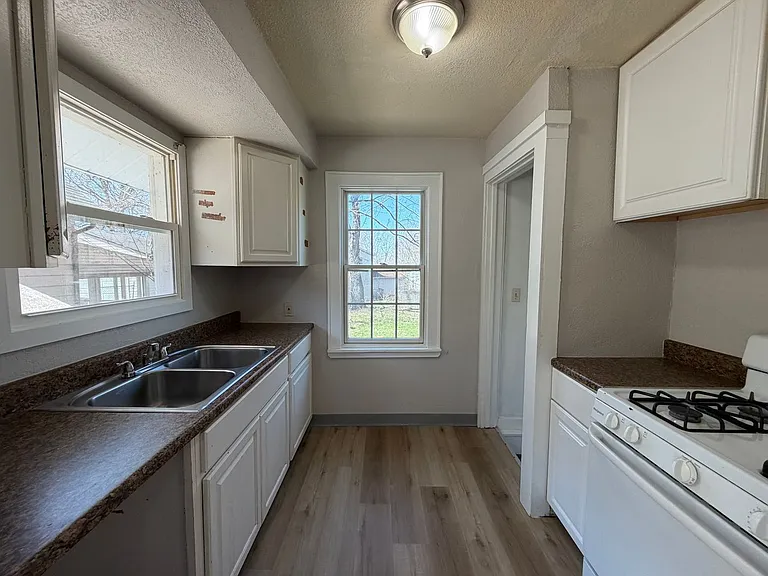 676 Grifton Ave — Photo 4