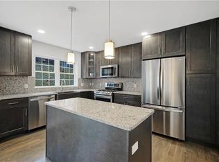 806 Fairway Ct, New Windsor, NY 12553