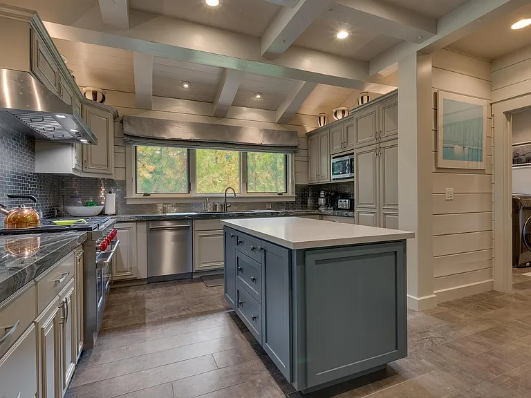 7675 Lahontan Dr — Photo 8