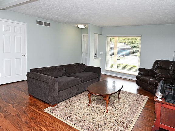 3rd image of 916 Appaloosa Ct