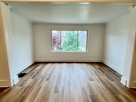 2nd image of 292 Hartwell Rd Floor 1