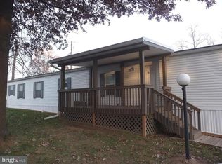 1 Rainbow Cir, Elizabethtown, PA 17022