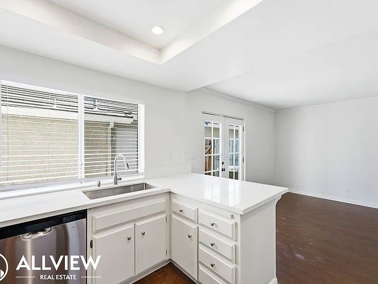 2055 W Lafayette Dr — Photo 12
