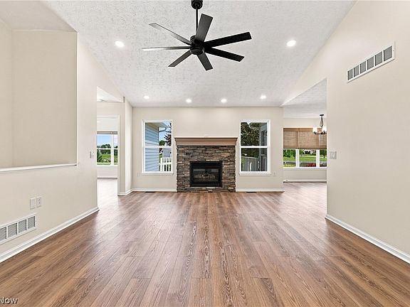 3rd image of 5889 W Breezeway Dr