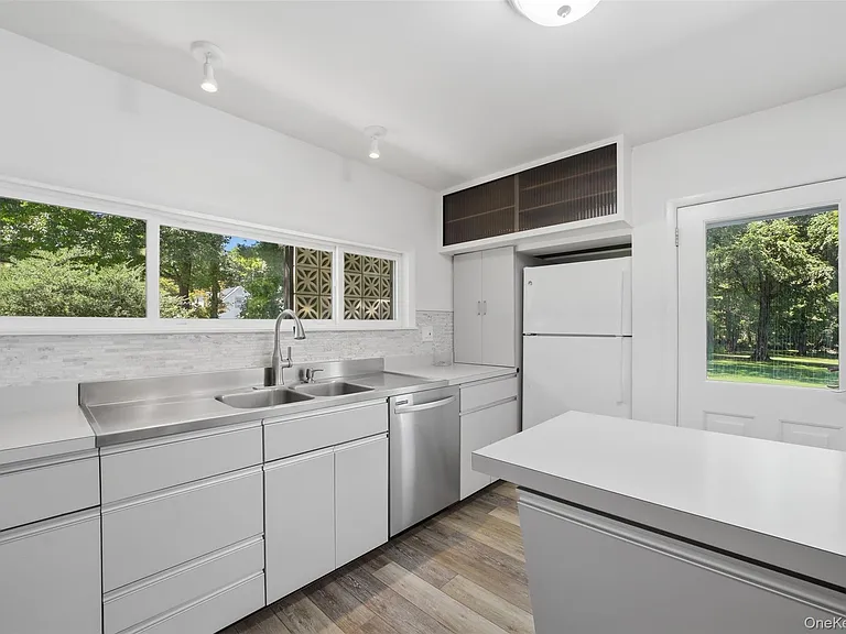 58 Carolan Rd E — Photo 10
