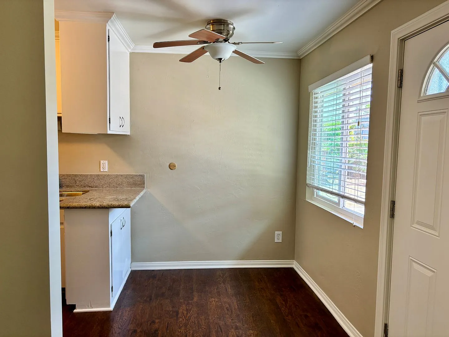 Adams Apartments — Photo 4
