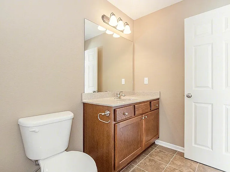 Parkway Oaks Townhomes and Duplexes — Photo 13