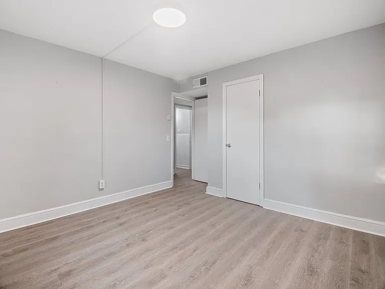 445 Riverview — Photo 13