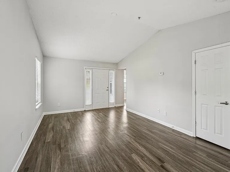 The Flats at 1500 — Photo 37