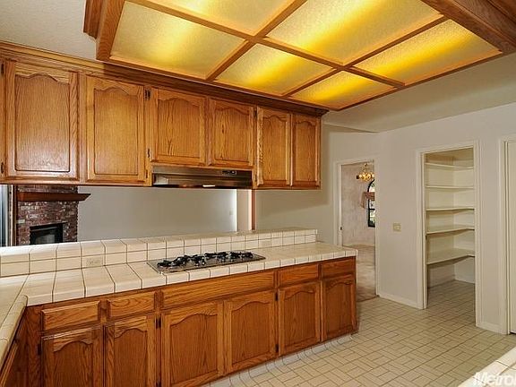 5th image of 8680 Robin Hill Way