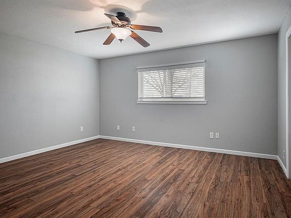 5th image of 1505 Versailles Dr