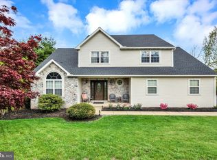 209 Ivy Ln, Douglassville, PA 19518