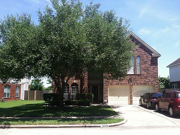 Beautiful Missouri City home zoned to highly acclaimed Fort Bend I.S.D. schools. Newly painted exter