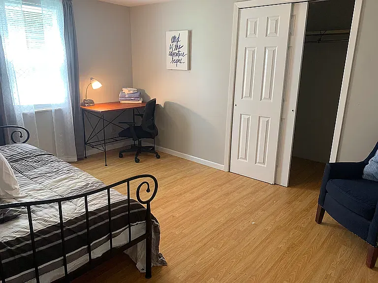 2 bed, 600 sqft, $1,200 — Photo 3