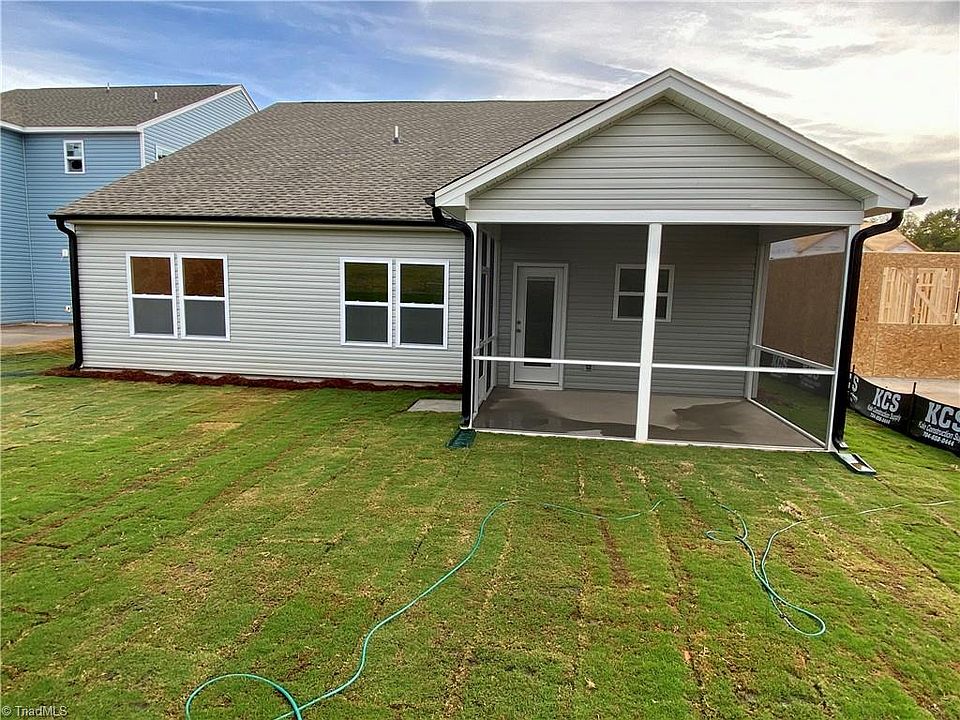 2nd image of 4075 Monteray Cir